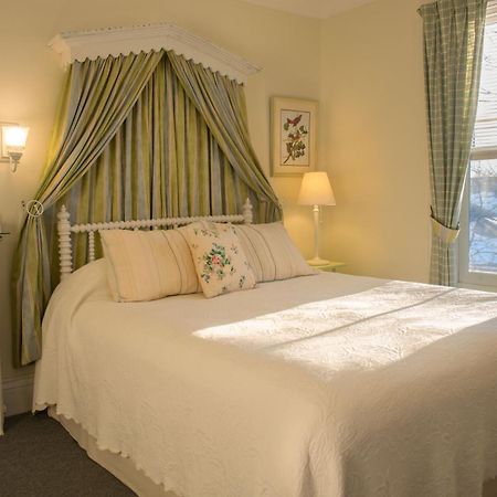 Dunlop Inn Baddeck Inlet Exteriör bild