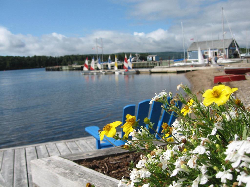 Dunlop Inn Baddeck Inlet Exteriör bild