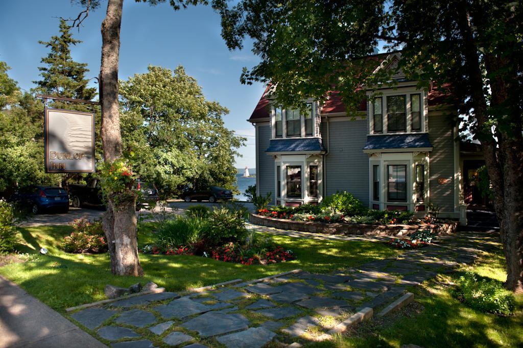 Dunlop Inn Baddeck Inlet Exteriör bild