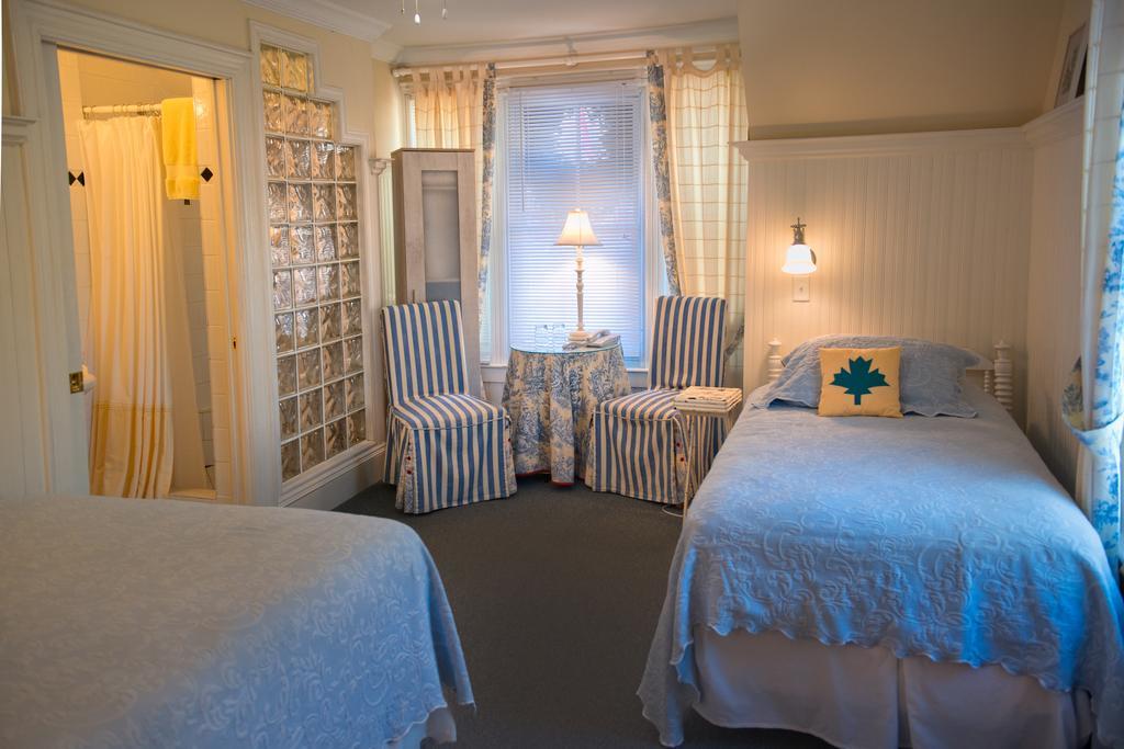 Dunlop Inn Baddeck Inlet Exteriör bild